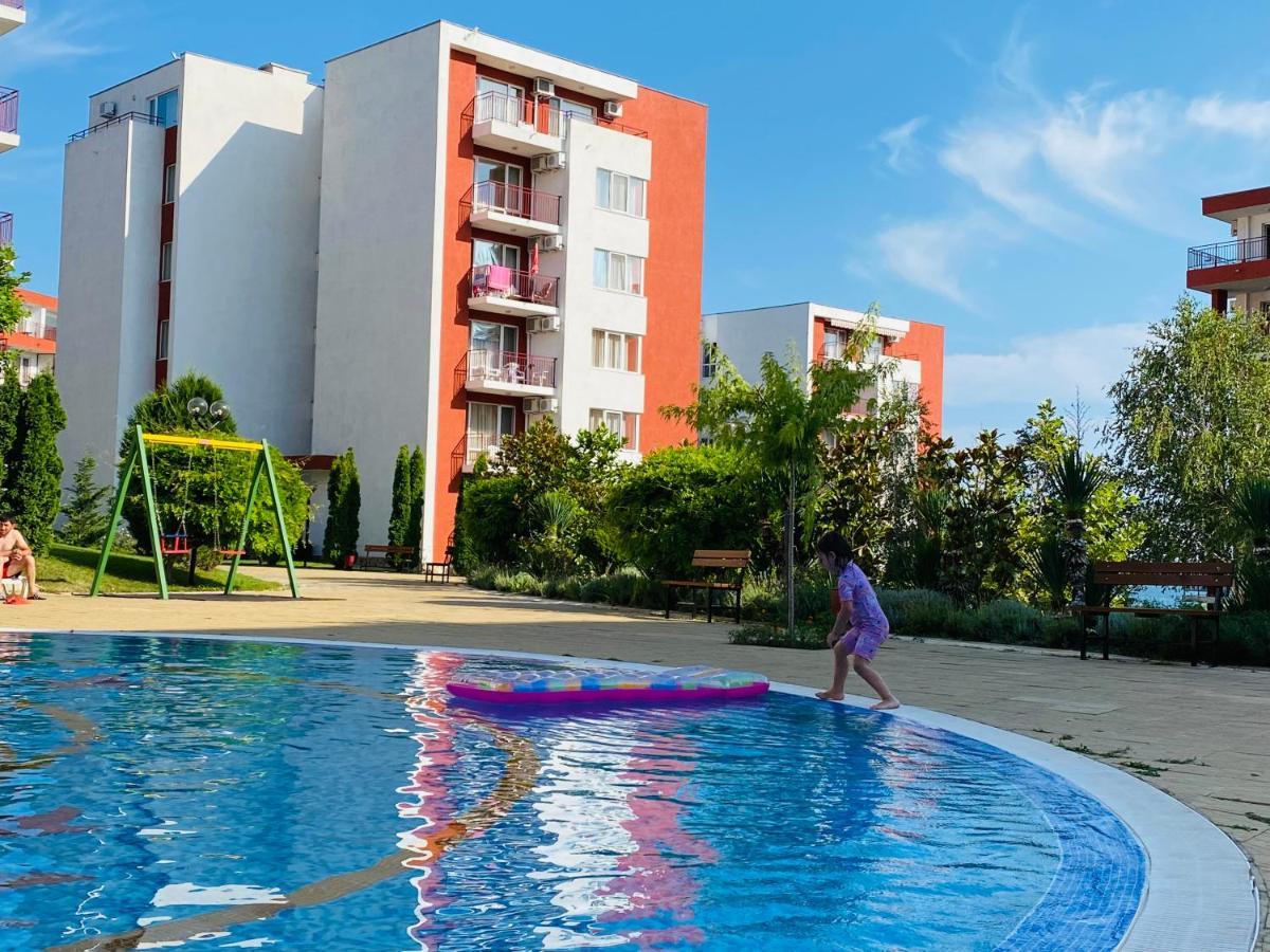 Apartment In Sveti Vlas Bagian luar foto