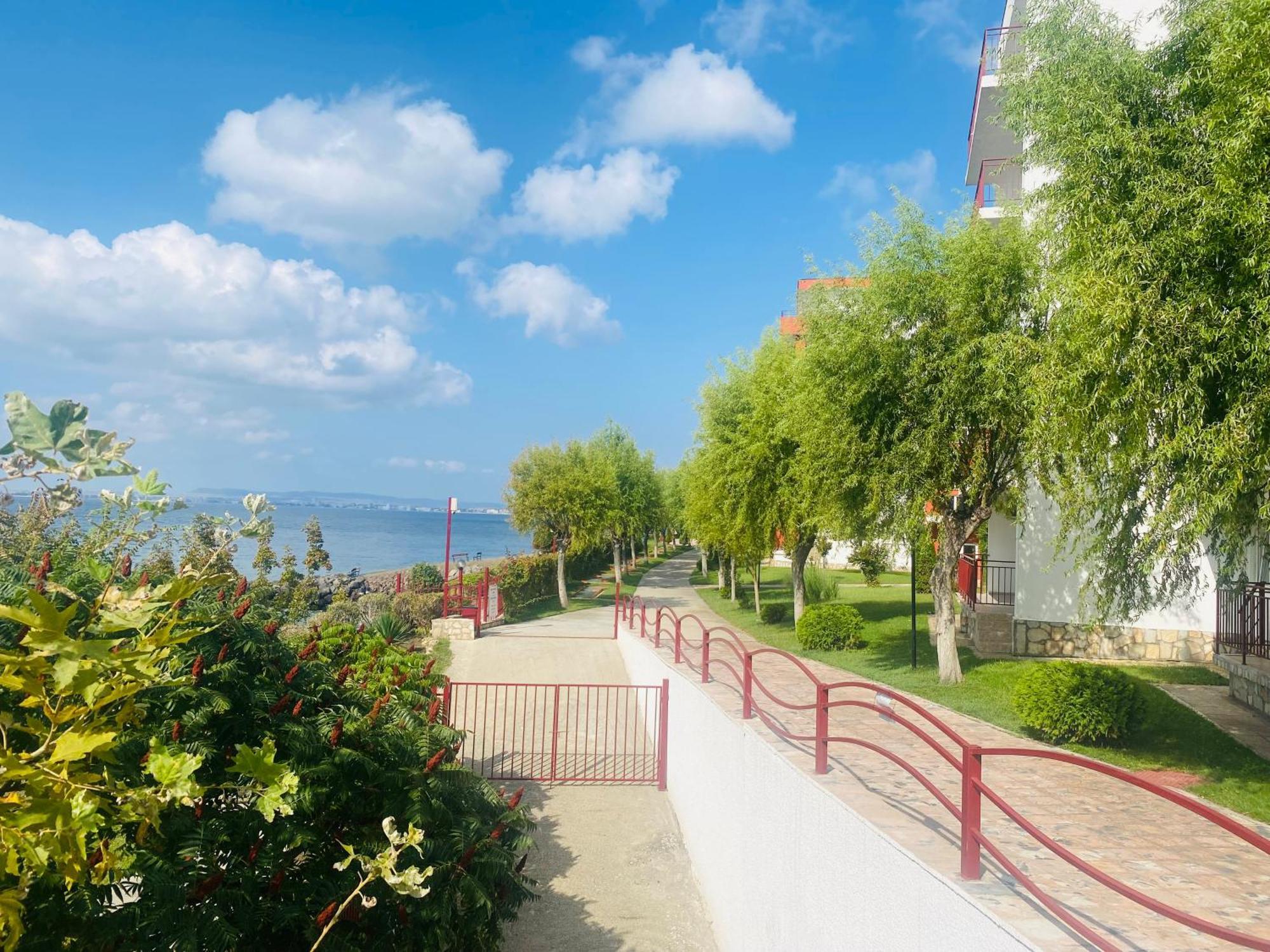 Apartment In Sveti Vlas Bagian luar foto