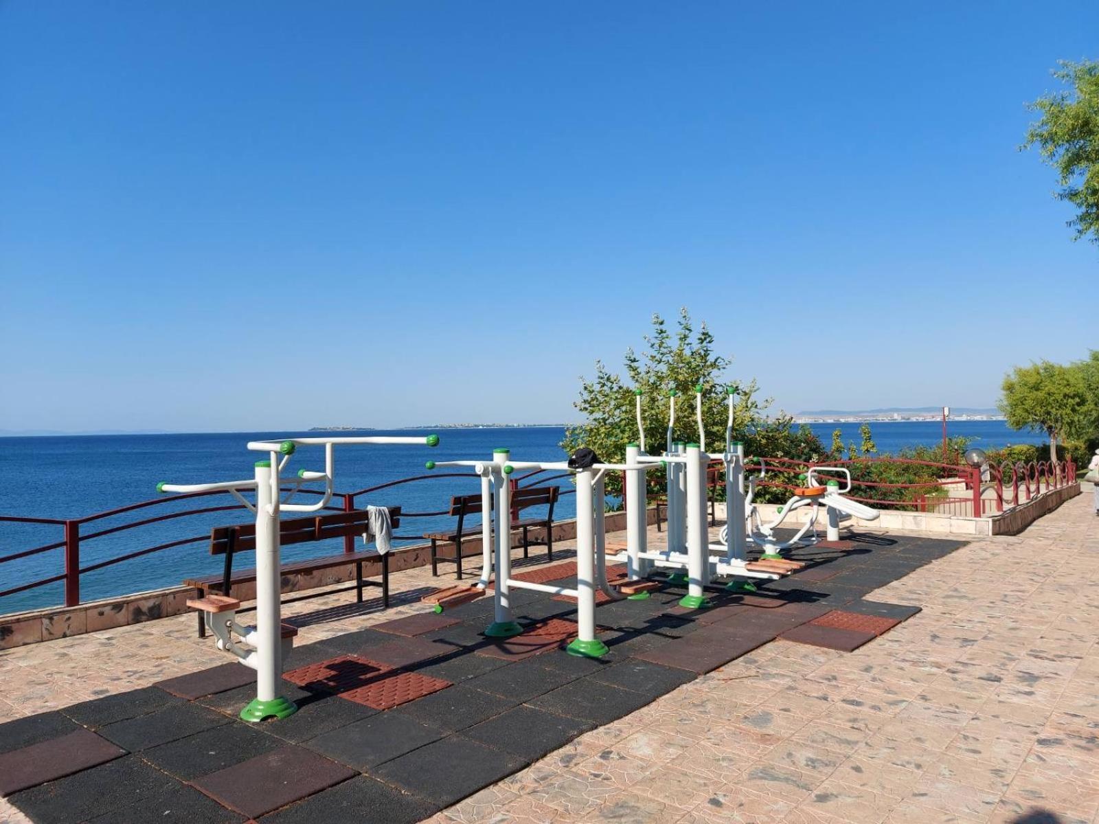 Apartment In Sveti Vlas Bagian luar foto